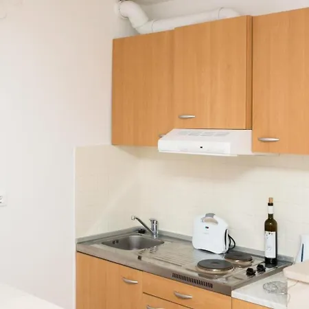 Luce- Studio With Terrace And Garden View Apartment *